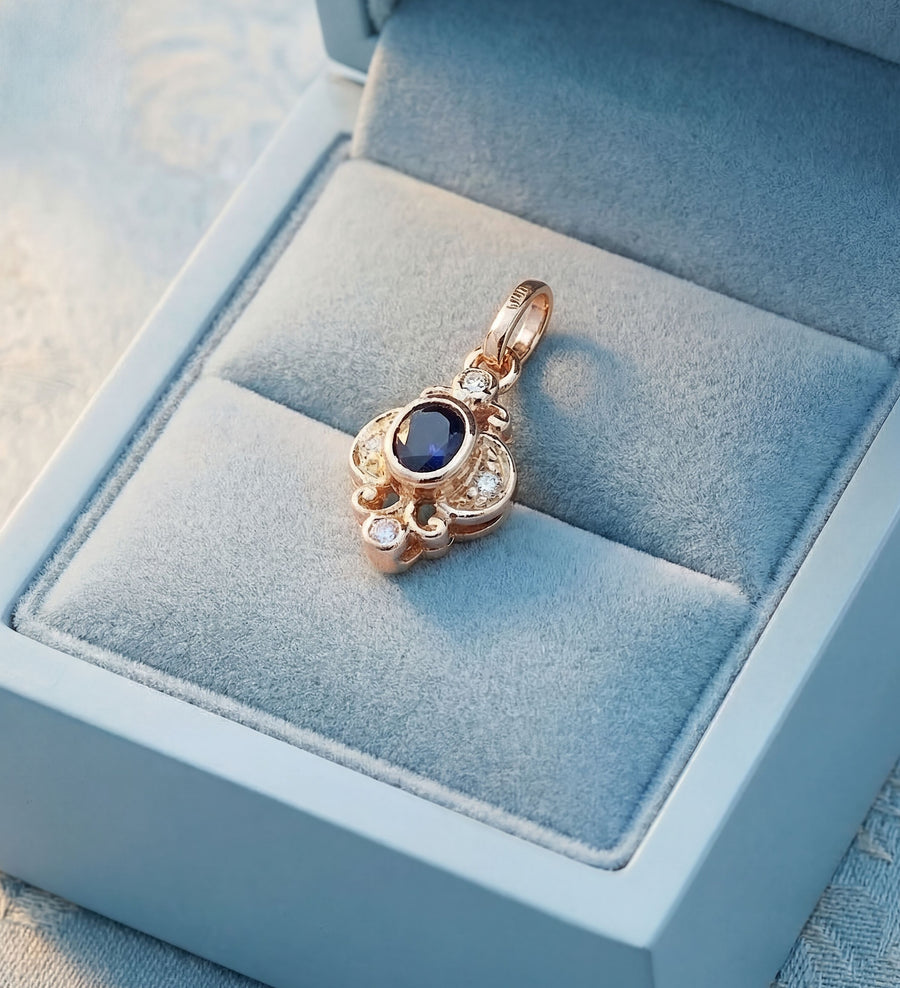 vue détaillée photo en écrin pendentif saphir diamants or jaune 18K