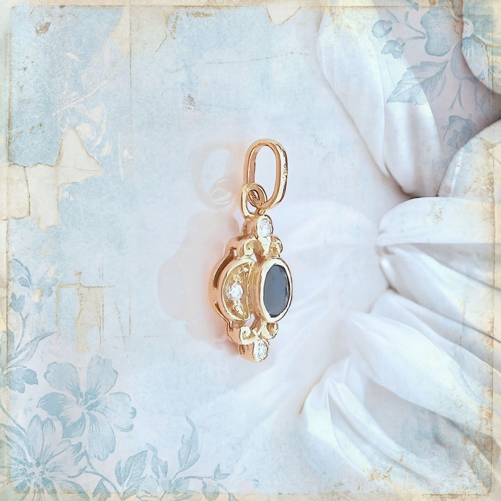 vue de profil pendentif seconde main diamants saphir or jaune 18 carats