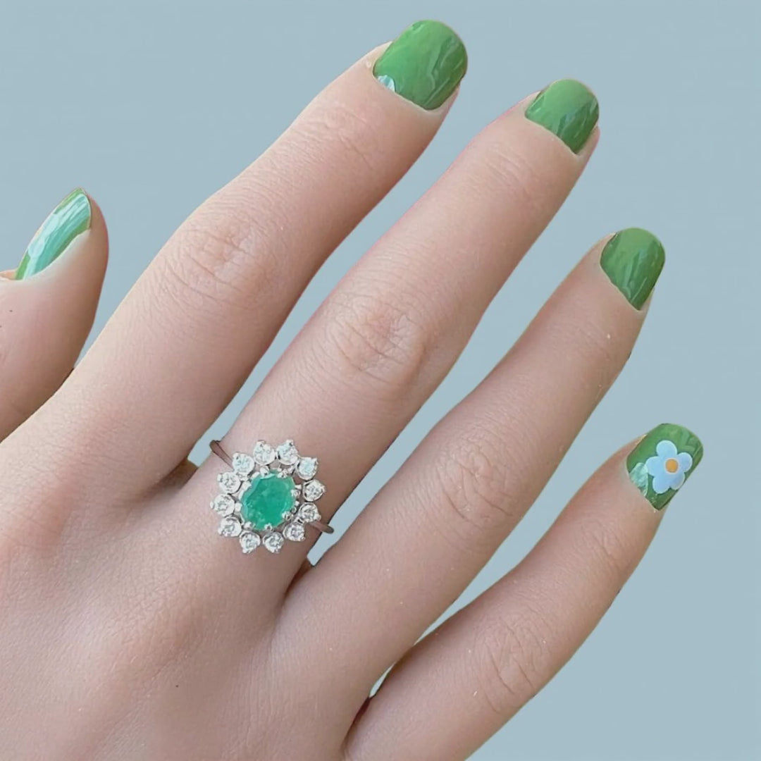 Bague marguerite vintage avec Emeraude et Diamants Or blanc 18K (750/1000) 18 carats