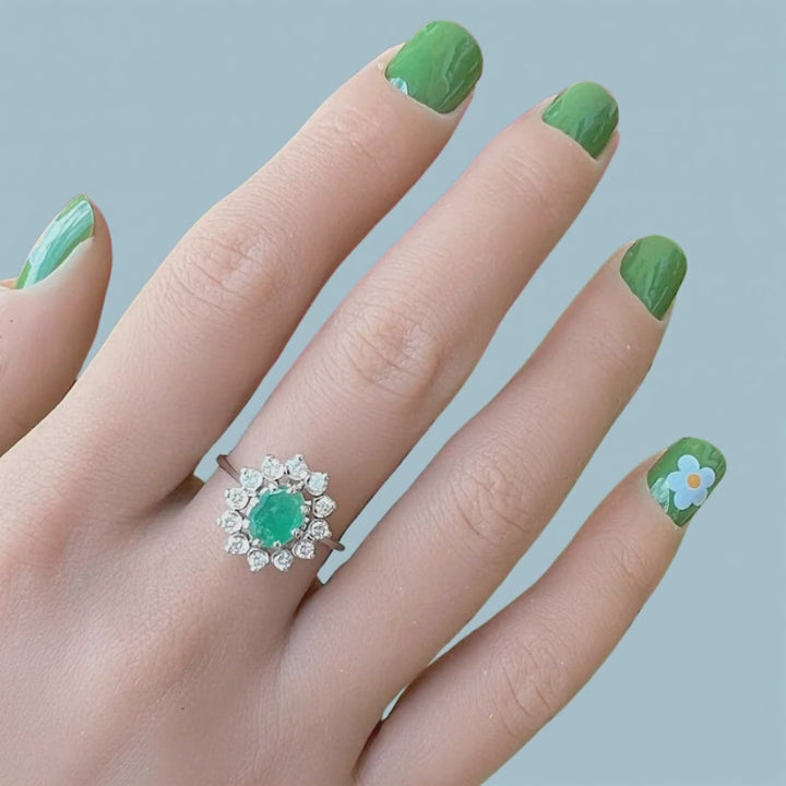 Bague marguerite vintage avec Emeraude et Diamants Or blanc 18K (750/1000) 18 carats