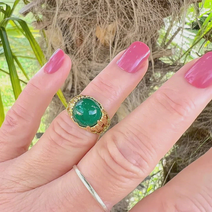 Bague vintage (1980-1990) agate verte en cabochon – Or jaune 18K