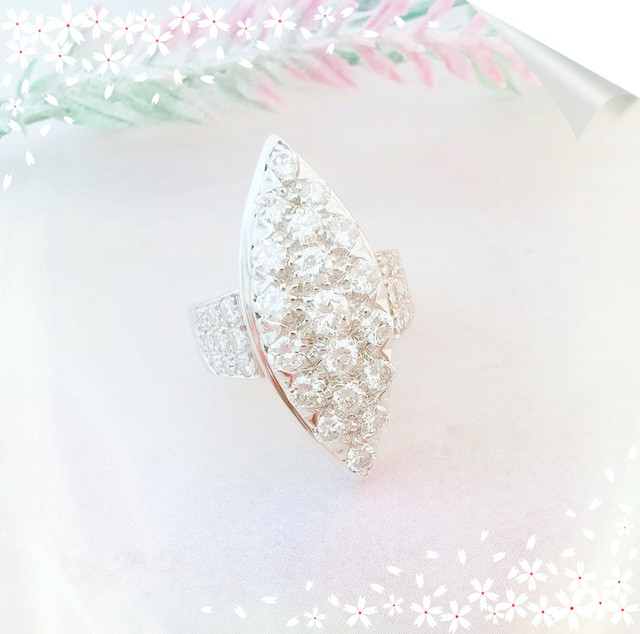 Bague Marquise / Diamants 3 carats / 10,66 gr / Or Blanc 18 K / (750°/°°) / 18 carats