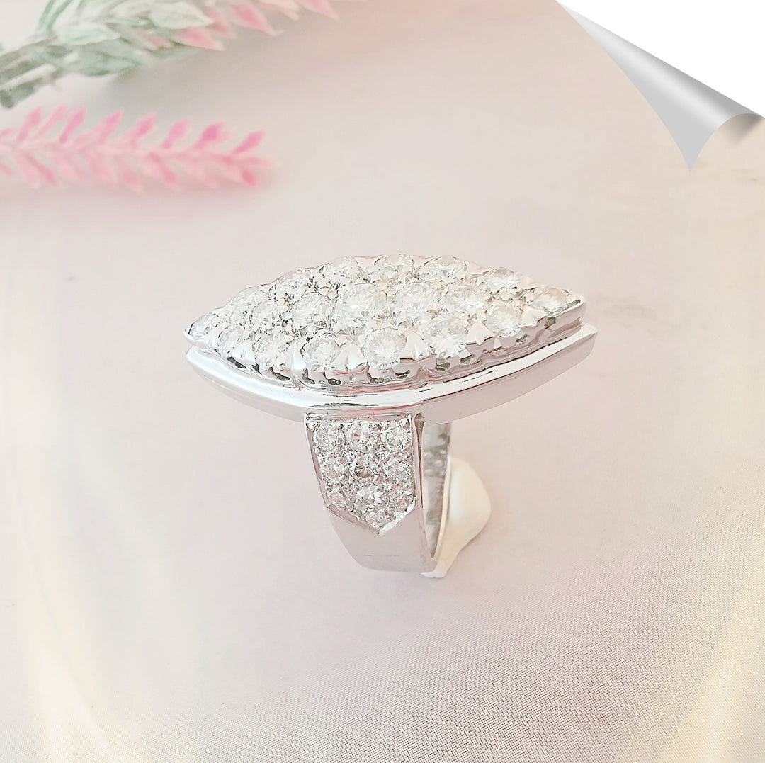 Bague Marquise / Diamants 3 carats / 10,66 gr / Or Blanc 18 K / (750°/°°) / 18 carats