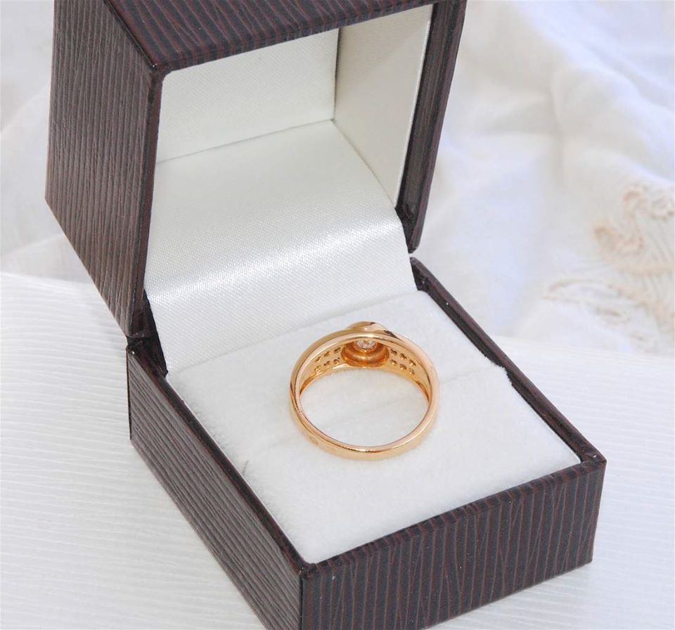BAGUE EN OR JAUNE 18 K ( 750 ) / DIAMANTS
