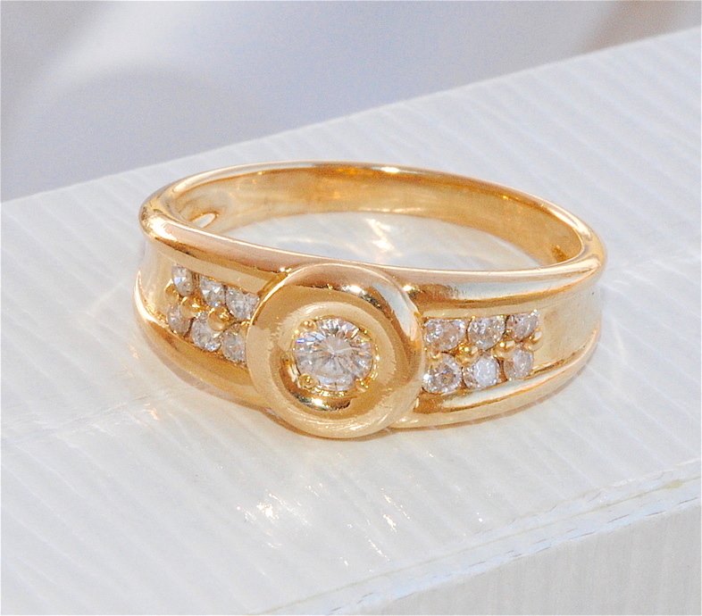 BAGUE EN OR JAUNE 18 K ( 750 ) / DIAMANTS