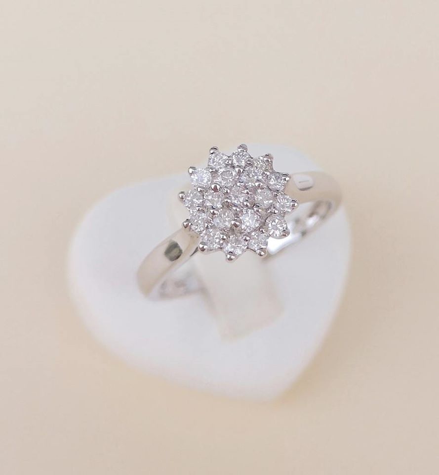 NEUVE / Bague Fleur / Diamants /Joaillerie Or Blanc 18 K / 750/1000 / Or 18 carats