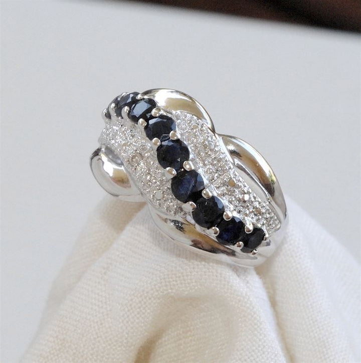 BAGUE EN OR BLANC 18 K ( 750 ) / SAPHIRS / DIAMANTS