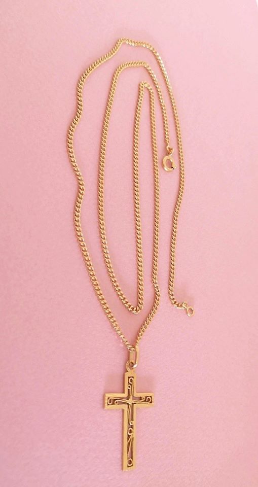 Collier Chaîne + Pendentif Croix Religieuse / Or Jaune 18 K / 750 / 18 carats