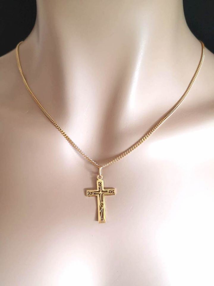 Collier Chaîne + Pendentif Croix Religieuse / Or Jaune 18 K / 750 / 18 carats