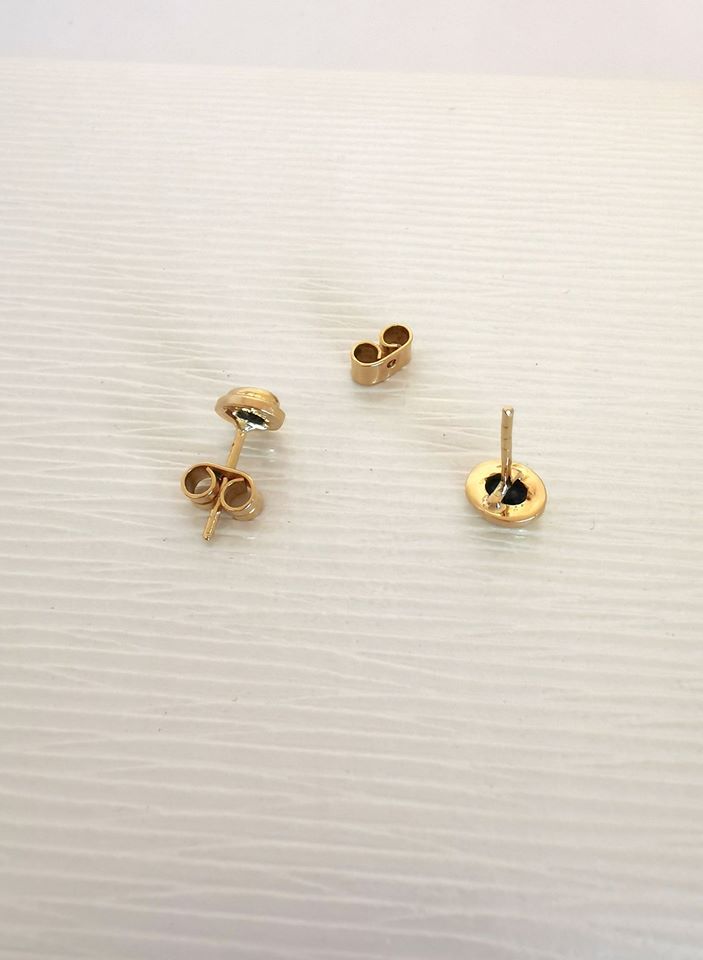 Boucles d'oreilles puces / clous / Or 18 K / Saphirs / 750/1000