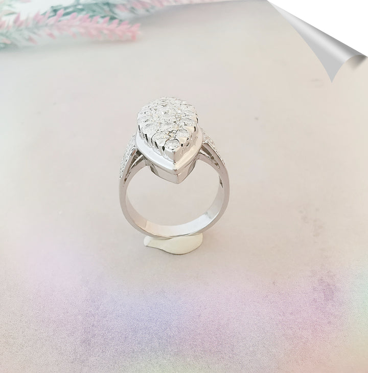 Bague Marquise / Diamants 3 carats / 10,66 gr / Or Blanc 18 K / (750°/°°) / 18 carats