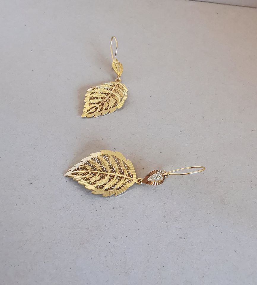 Boucles d'oreilles pendantes / Or 18K / Motifs Feuilles / Or 750 / 18 carats