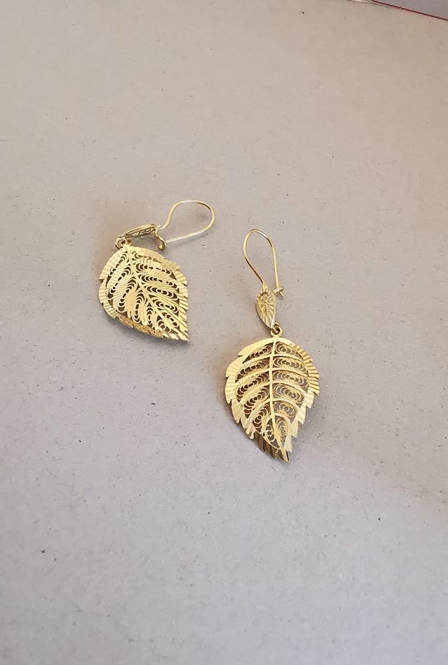 Boucles d'oreilles pendantes / Or 18K / Motifs Feuilles / Or 750 / 18 carats