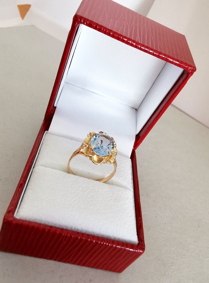 Bague / Topaze / Or Jaune 18 K / 750/1000 / Or 18 carats