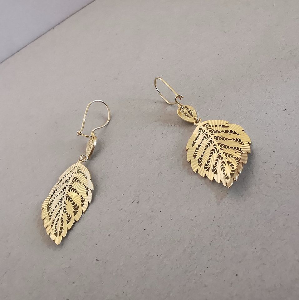 Boucles d'oreilles pendantes / Or 18K / Motifs Feuilles / Or 750 / 18 carats