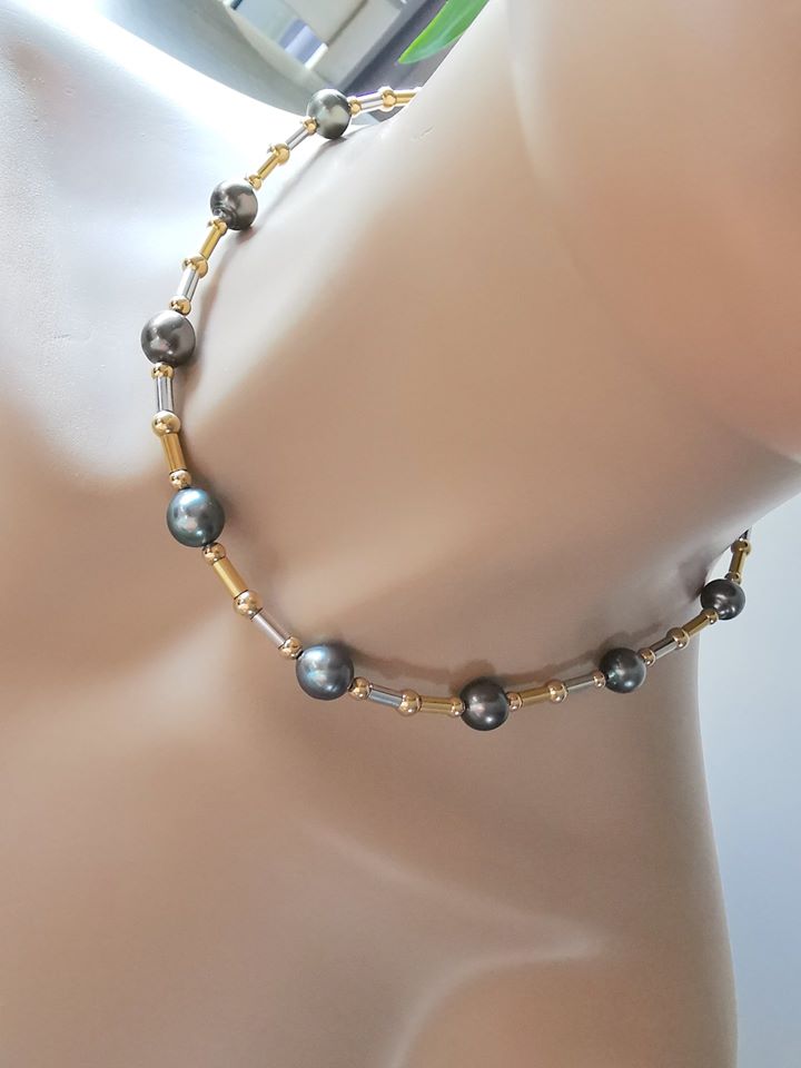 Collier Perles de Tahiti / Viroles et Fermoir Or 18 K / Or 18 carats / 750