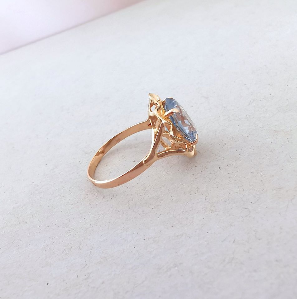 Bague / Topaze / Or Jaune 18 K / 750/1000 / Or 18 carats