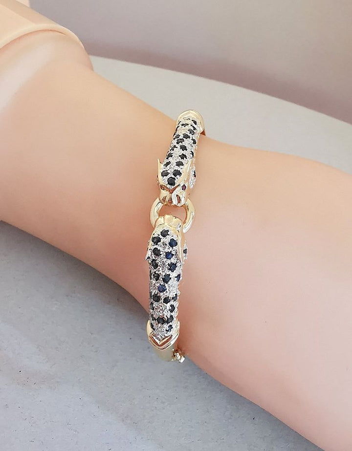 Bracelet ouvrant / 2 têtes de Panthère / Or 18 K / Diamants / Saphirs / 18 carats / 750