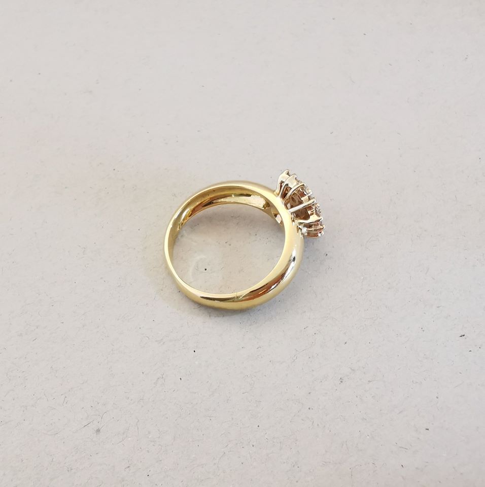 Bague / Diamants / Or Jaune 18 K / 750/1000 / Or 18 carats