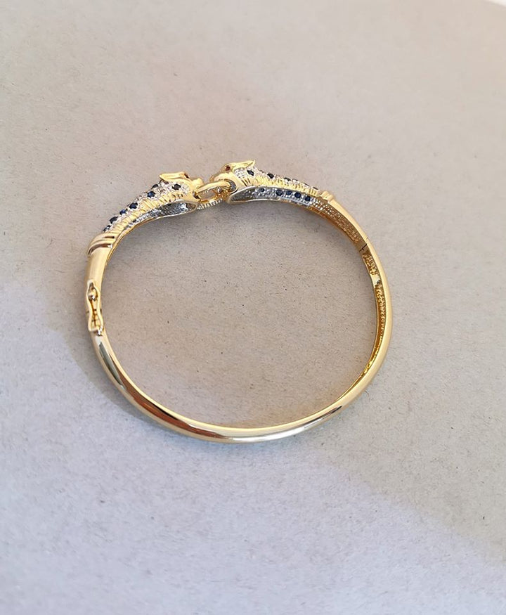 Bracelet ouvrant / 2 têtes de Panthère / Or 18 K / Diamants / Saphirs / 18 carats / 750
