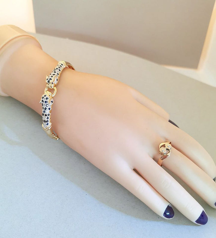 Bracelet ouvrant / 2 têtes de Panthère / Or 18 K / Diamants / Saphirs / 18 carats / 750