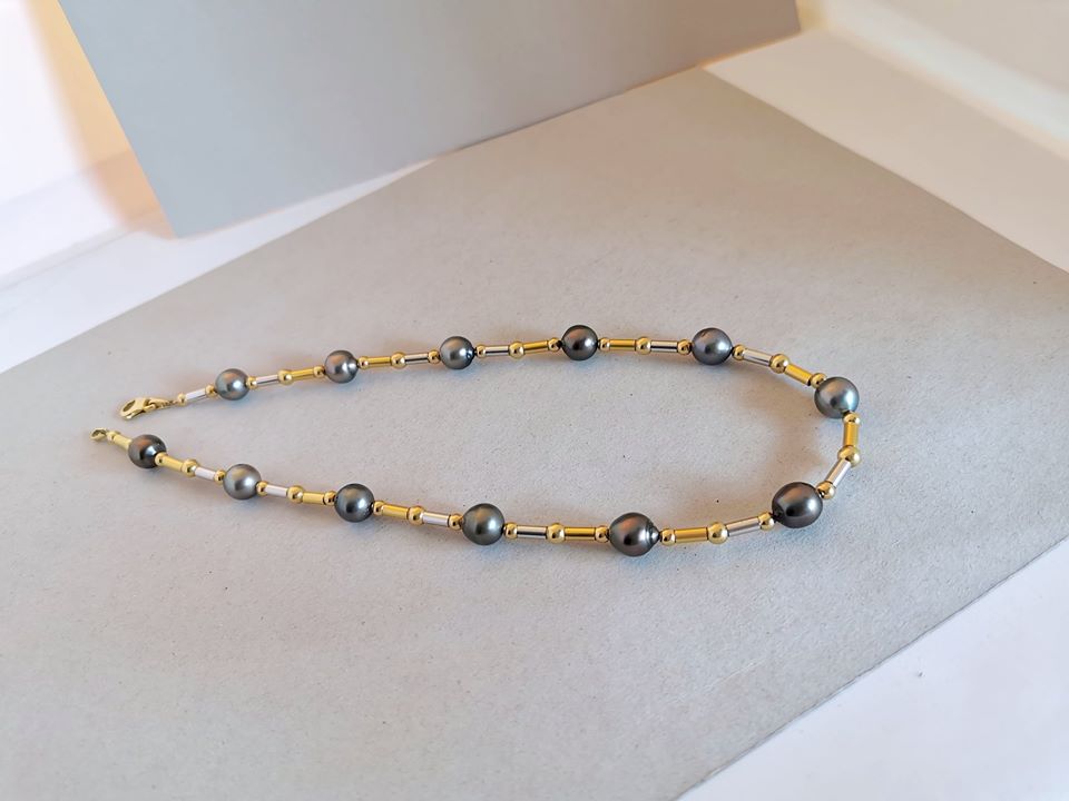Collier Perles de Tahiti / Viroles et Fermoir Or 18 K / Or 18 carats / 750