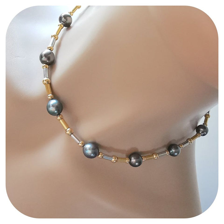 Collier Perles de Tahiti / Viroles et Fermoir Or 18 K / Or 18 carats / 750