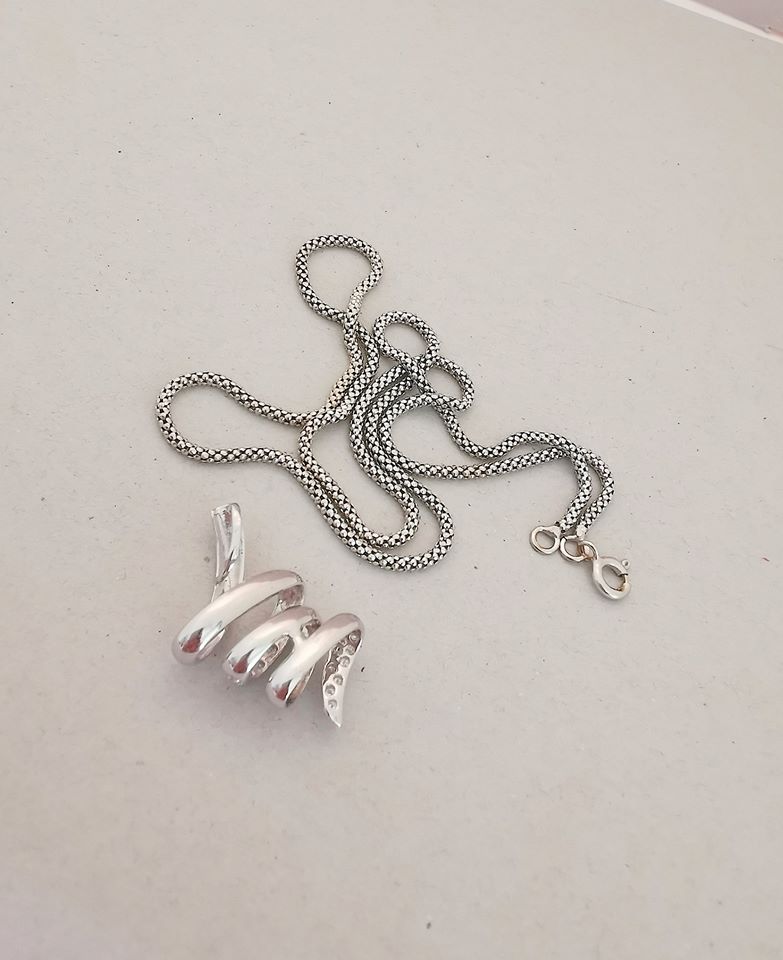 Collier / Chaîne avec pendentif / Diamants / Or 18 K / Or 18 carats / 750