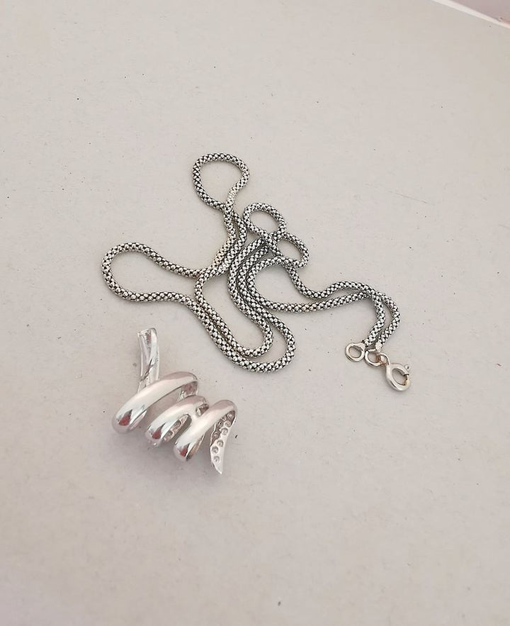 Collier / Chaîne avec pendentif / Diamants / Or 18 K / Or 18 carats / 750