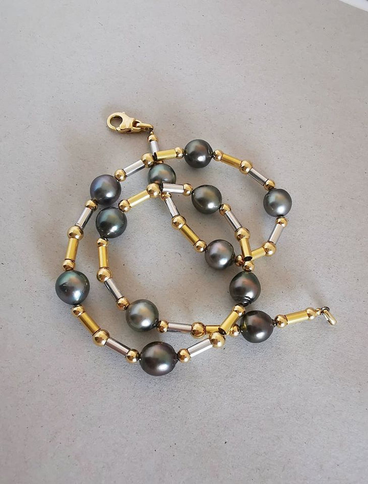 Collier Perles de Tahiti / Viroles et Fermoir Or 18 K / Or 18 carats / 750