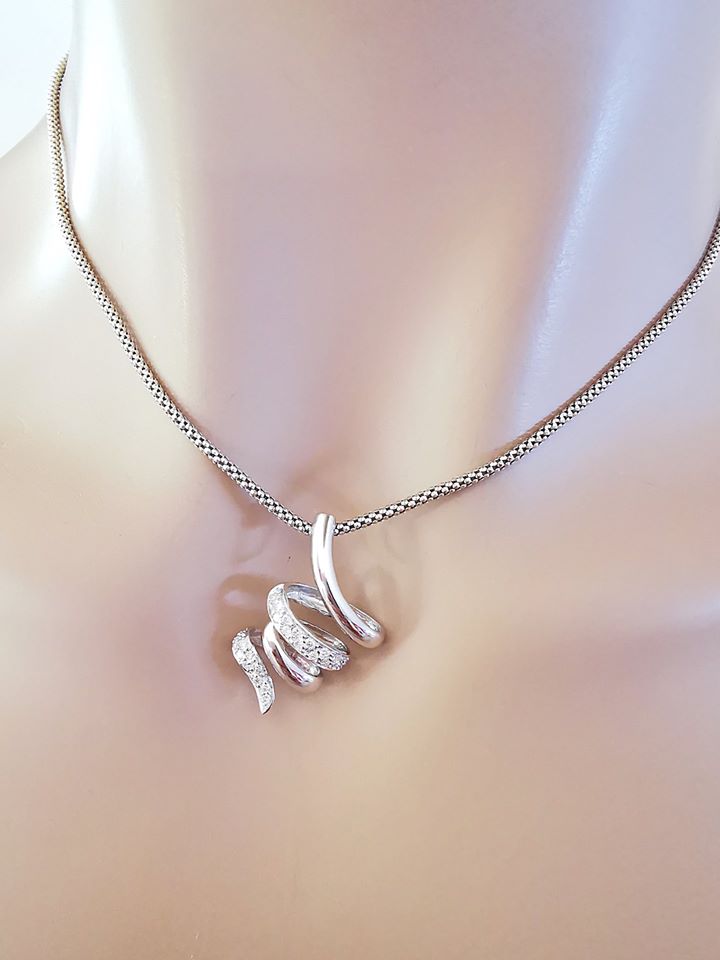 Collier / Chaîne avec pendentif / Diamants / Or 18 K / Or 18 carats / 750