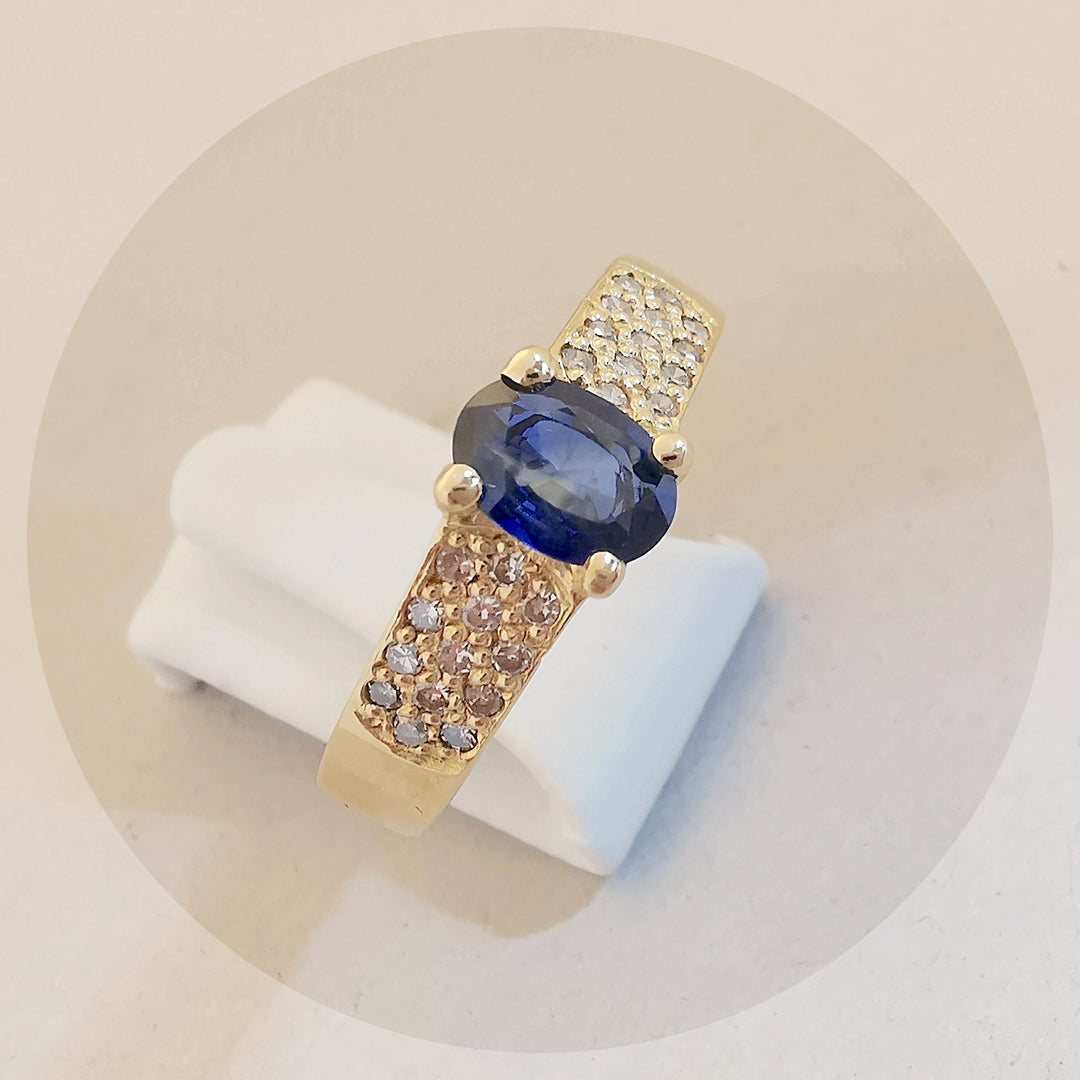 Bague / Saphir 0,80 ct / Diamants / Or 18 K gold / 18 carats / 750