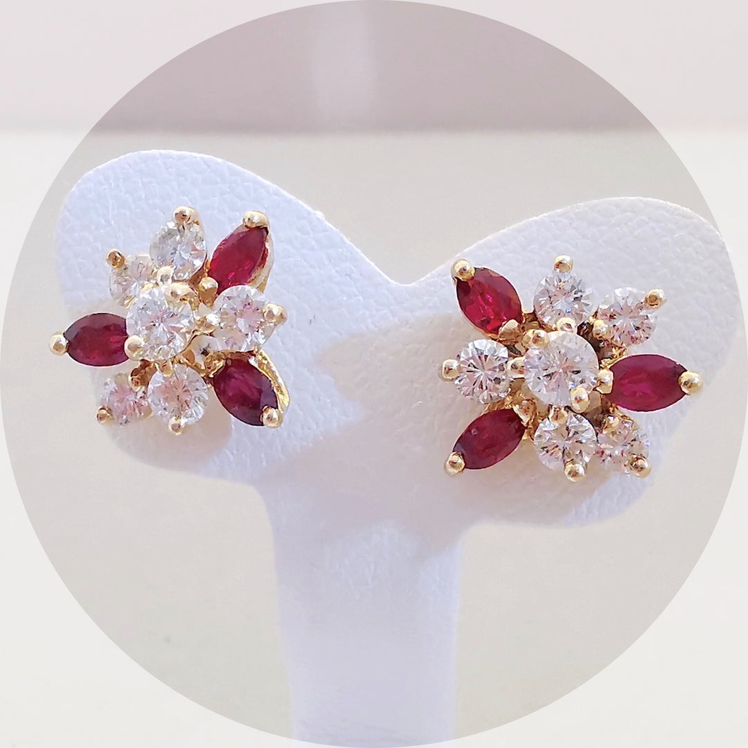 Boucles d'oreilles / Diamants 0,90 ct / Rubis / Or 18 K / 750/1000 / Or 18 carats
