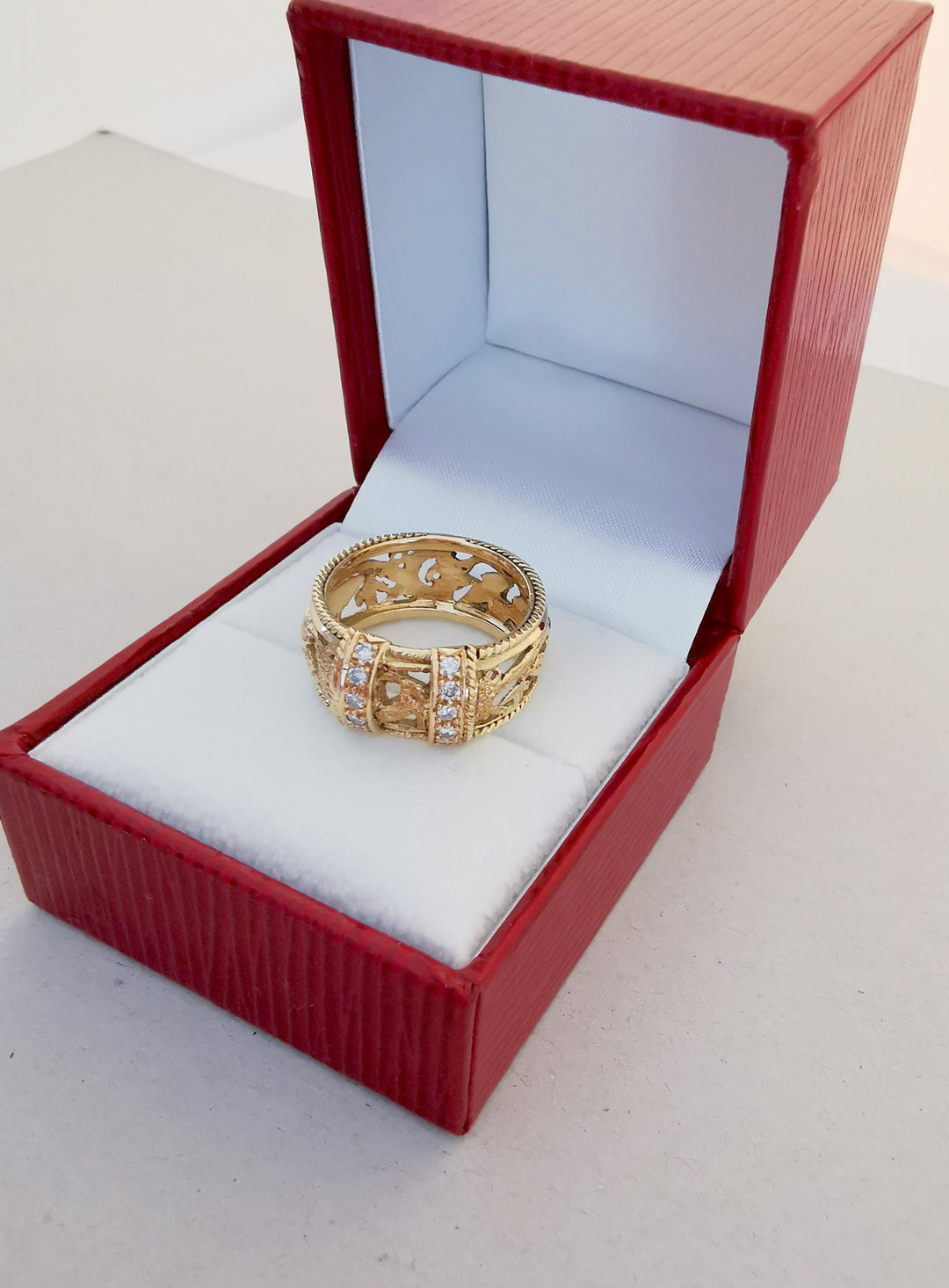 Bague ajourée / Diamants / Or Jaune 18 K gold / 750/1000 / Or 18 carats