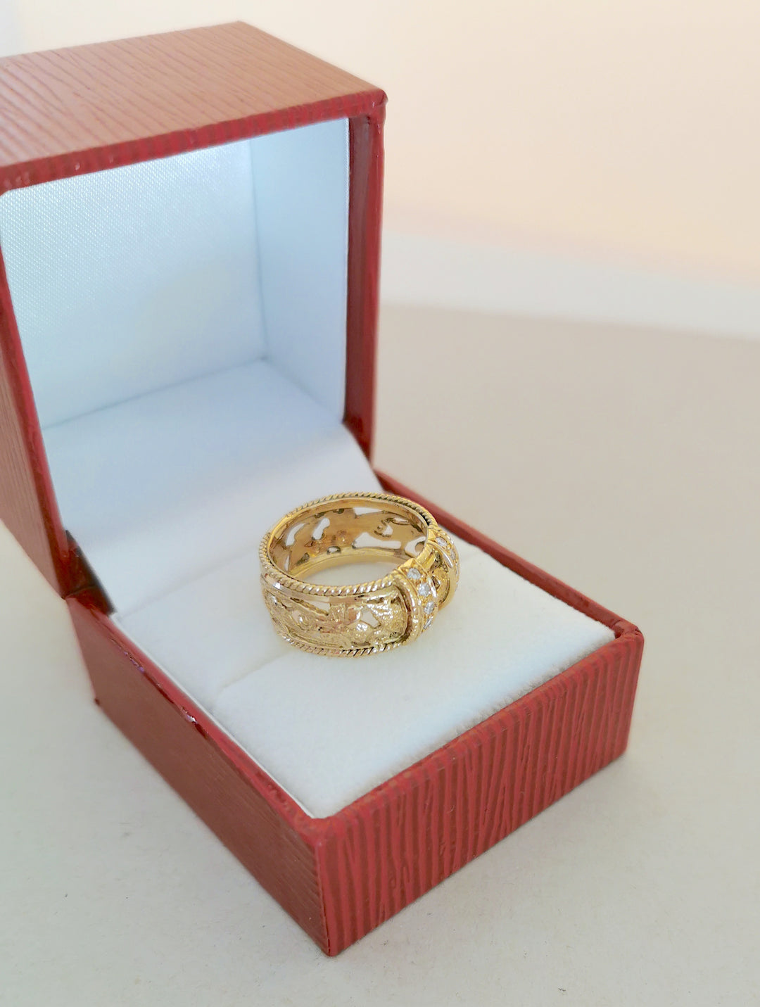 Bague ajourée / Diamants / Or Jaune 18 K gold / 750/1000 / Or 18 carats