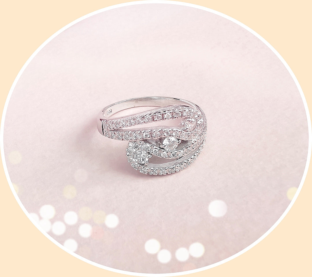 Bague " Volute " / Diamants / Or Blanc 18 K gold / 18 carats / 750