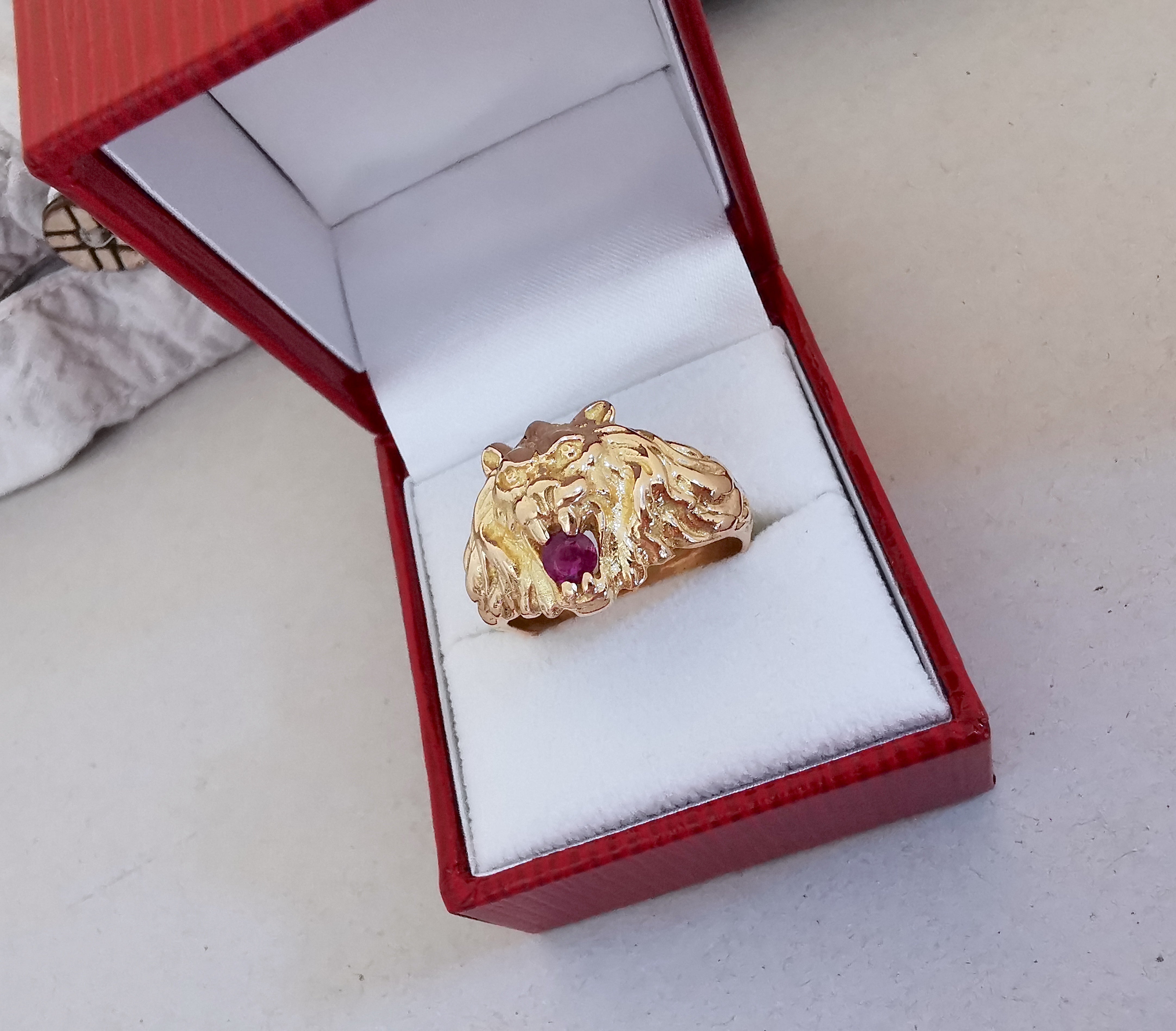 Chevaliere tete de lion or online 18k