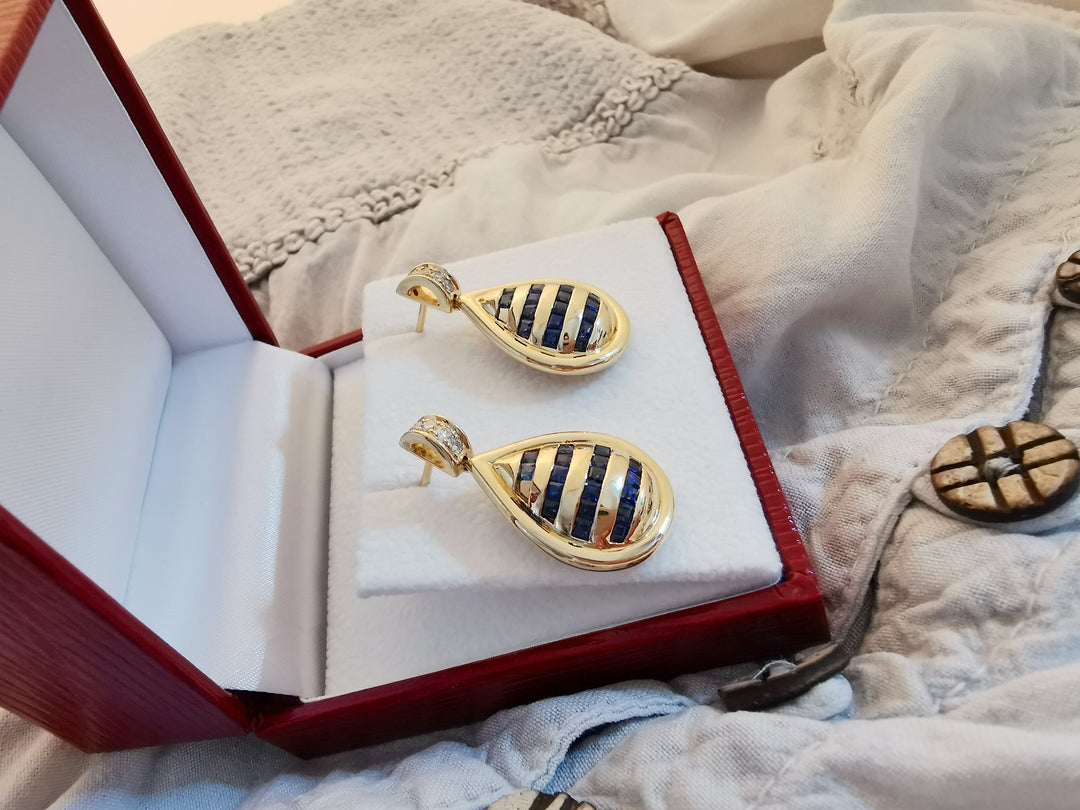 Boucles d'oreilles pendantes / Saphirs / Diamants / Or 18K gold / 750 / 18 carats
