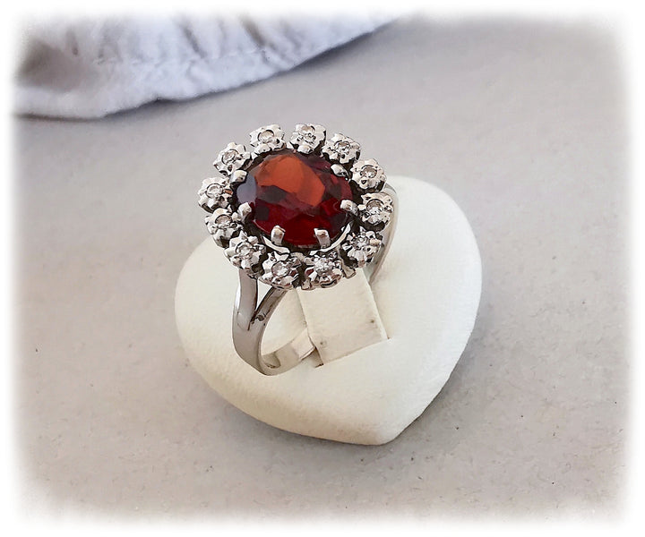 Bague Marguerite / Grenat / Diamants / Or 18 K / 750 / 18 carats