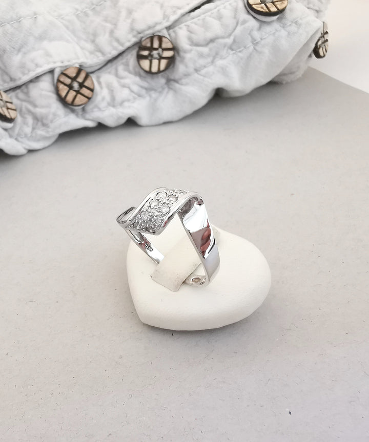 Bague / Diamants / Or Blanc 18 K gold / 18 carats / 750
