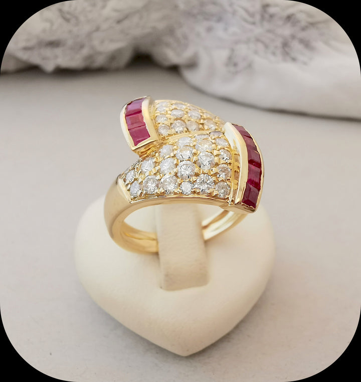 Bague / Rubis / Diamants 1,11 ct / Or 18 K gold / Or 18 carats / 750