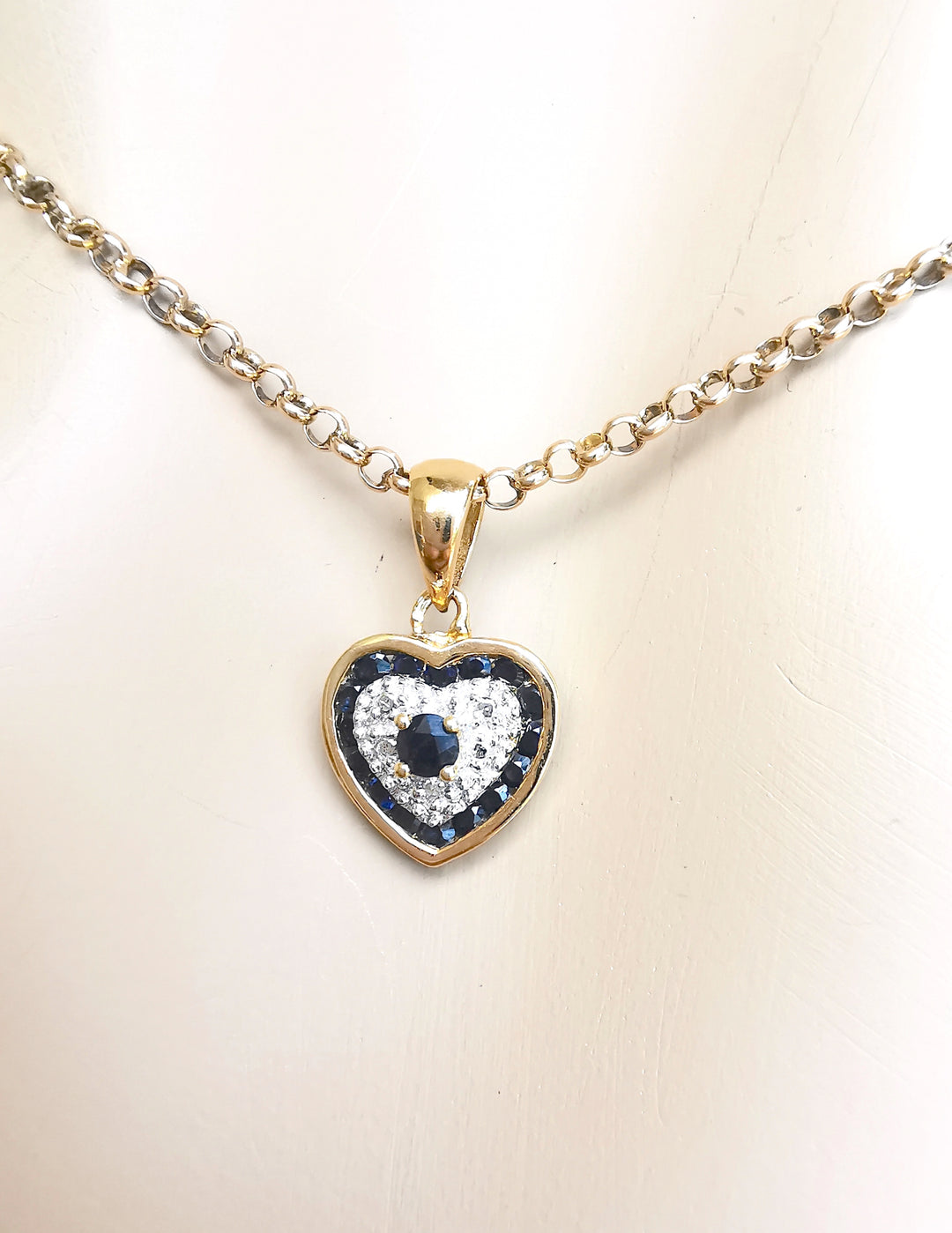 Pendentif coeur / Saphirs / Diamant / Or 18 K / 18 carats / (750°/°°)