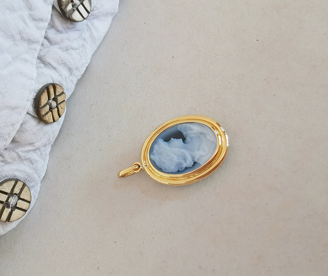 Pendentif Or 18 K / Camée agate bleue sur Onyx / 18 carats / 750/1000