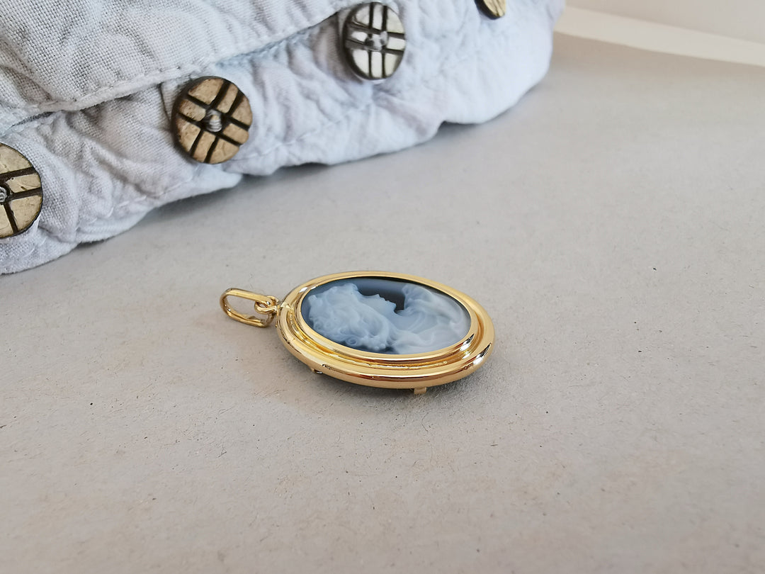 Pendentif Or 18 K / Camée agate bleue sur Onyx / 18 carats / 750/1000