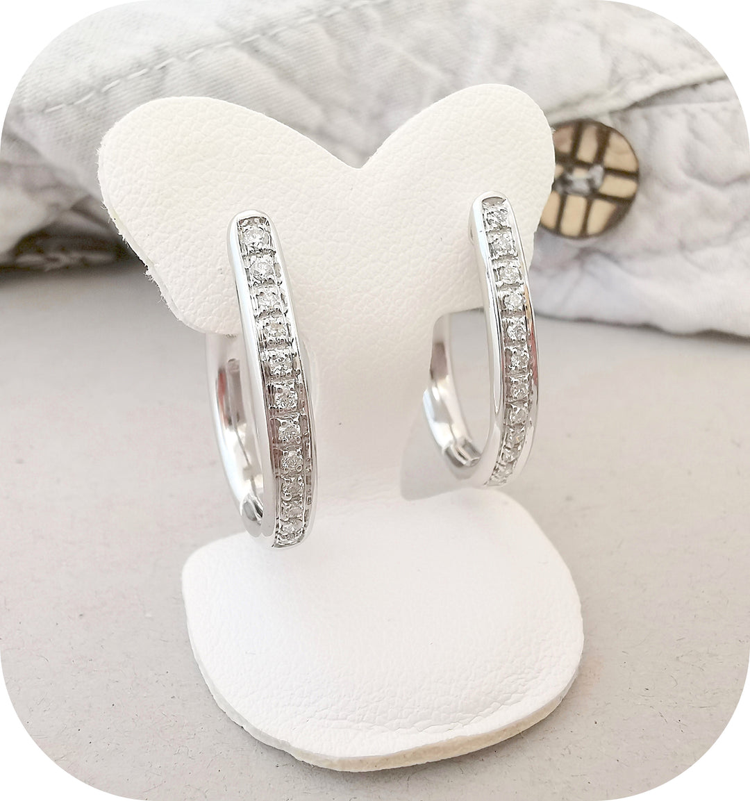 Boucles d'oreilles / Créoles / Diamants / Or Blanc 18 K / 18 carats / 750/1000