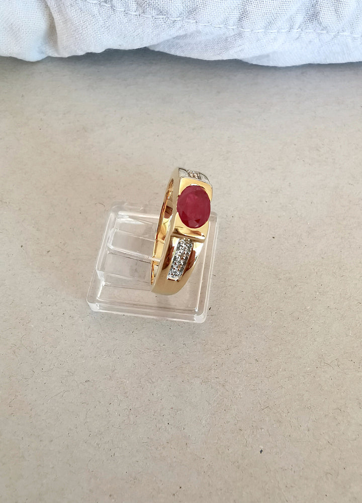 Bague / Rubis / Diamants / Or 18 K gold / 18 carats / 750