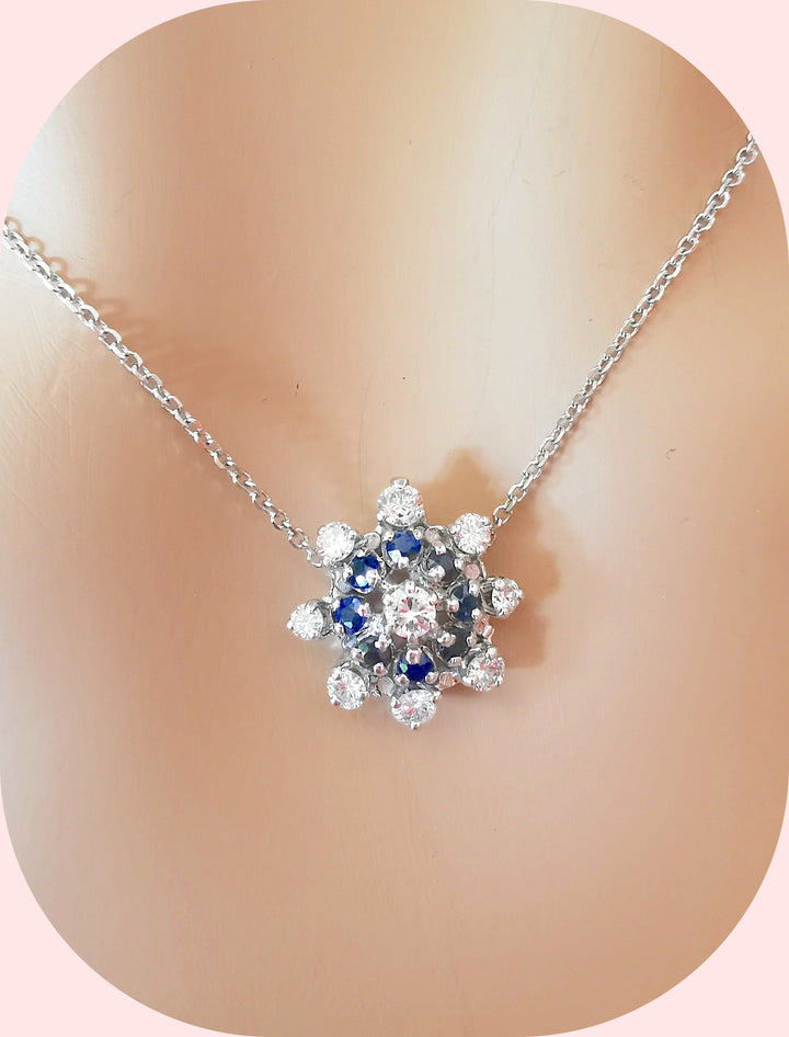 Collier Fleur / Saphirs / Diamants / Or Gris 18 K / 18 carats / 750/1000