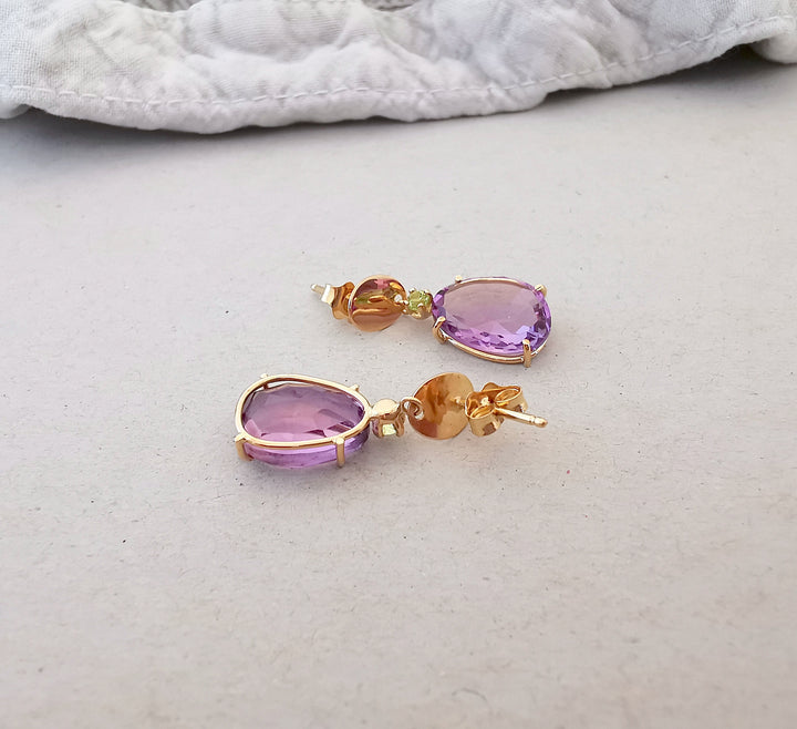 Boucles d'oreilles pendantes / Or 18K / Améthystes / Péridots / Or 750 / 18 carats