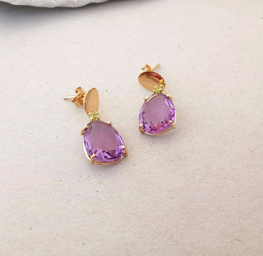 Boucles d'oreilles pendantes / Or 18K / Améthystes / Péridots / Or 750 / 18 carats