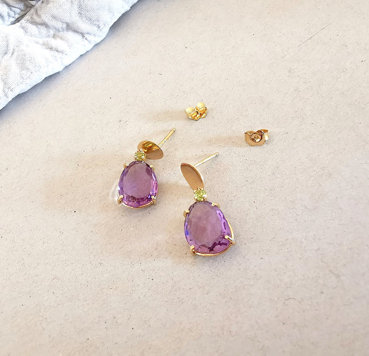 Boucles d'oreilles pendantes / Or 18K / Améthystes / Péridots / Or 750 / 18 carats